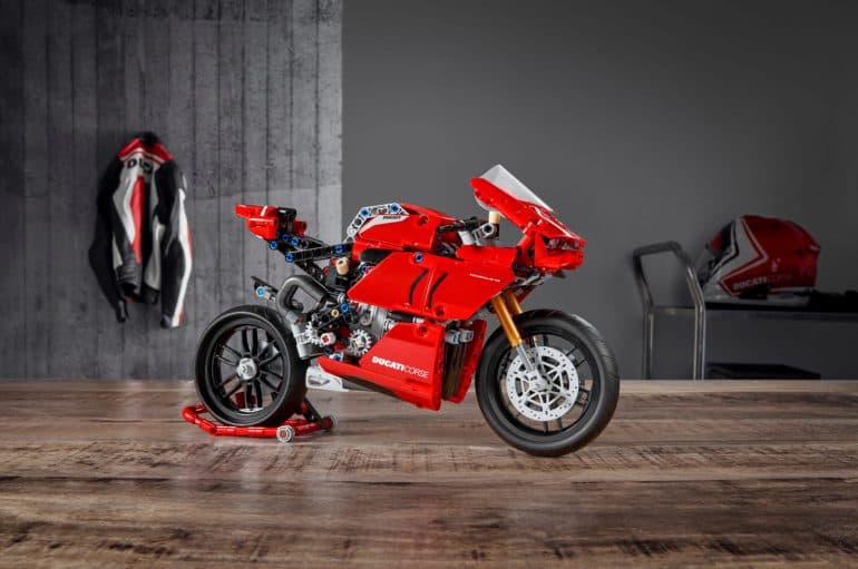 เปิดตัว Ducati Panigale V4R ในรูปแบบตัวต่อ LEGO