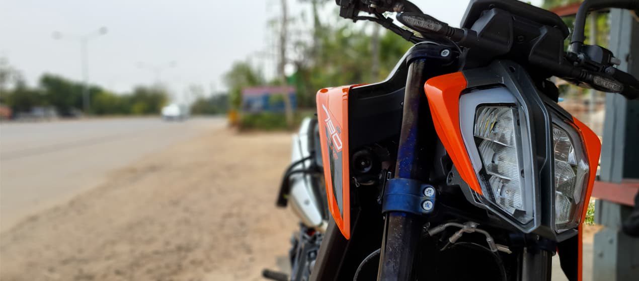 รีวิว : KTM 790Duke ค่ายอินดี้ ที่ทำรถได้บ้าคลั่ง