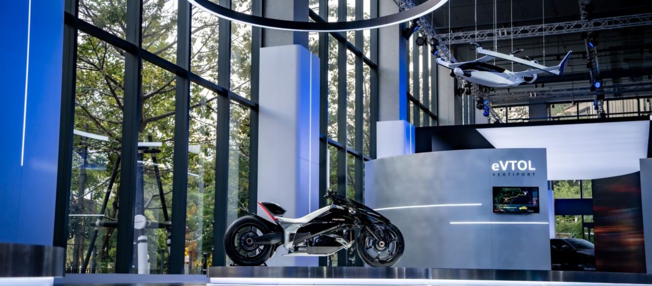 ฮอนด้า เปิดให้ยลโฉม EV Outlier โมเดลจักรยานยนต์ไฟฟ้าต้นแบบระดับโลกอย่างใกล้ชิด เป็นที่แรกในประเทศไทย ที่ “The M.O.V.E. by Honda”