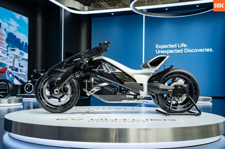 ฮอนด้า เปิดให้ยลโฉม EV Outlier โมเดลจักรยานยนต์ไฟฟ้าต้นแบบระดับโลกอย่างใกล้ชิด เป็นที่แรกในประเทศไทย ที่ “The M.O.V.E. by Honda”