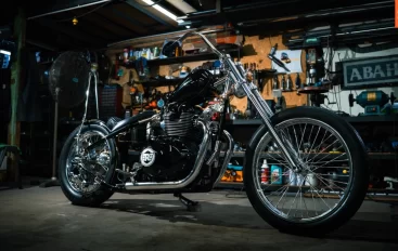 พาส่อง Royal Enfield Obsidian ชอปเปอร์คัสตอมจาก Super Meteor 650
