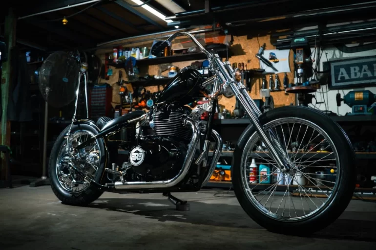 พาส่อง Royal Enfield Obsidian ชอปเปอร์คัสตอมจาก Super Meteor 650